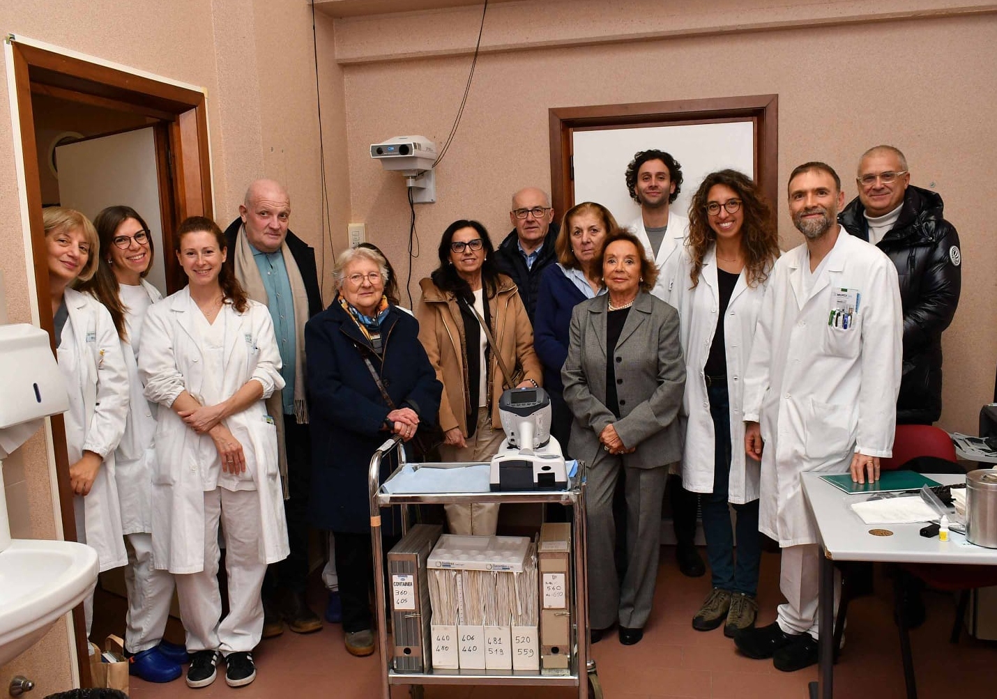 L’Associazione Malattie Genetiche Rare dona uno strumento per la diagnosi delle patologie oculari rare all’Ambulatorio di Genetica Oculare